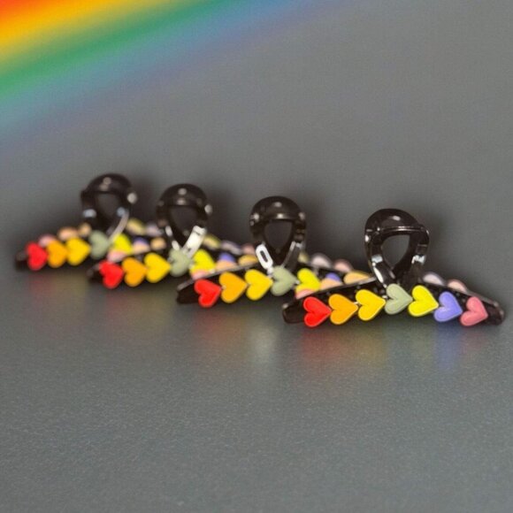 PRIDE HEARTS RAINBOW CLAW CLIP BLACK - Picture 7 of 7
